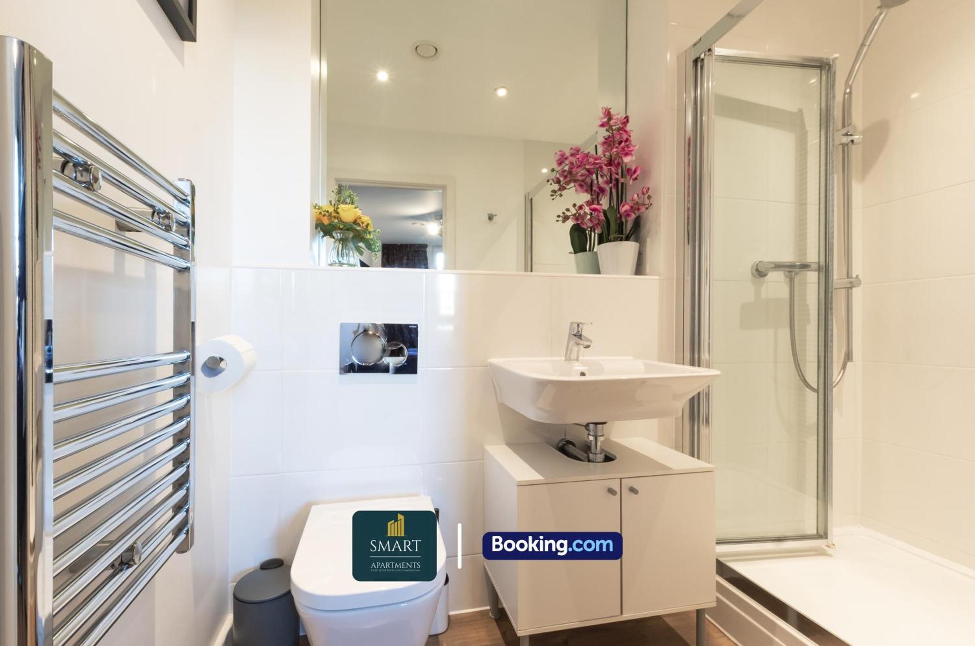Spacious City Center Apartment By Smart Apartments Short Lets & Serviced Accommodation Apartment Southampton With Free Wifi ภายนอก รูปภาพ
